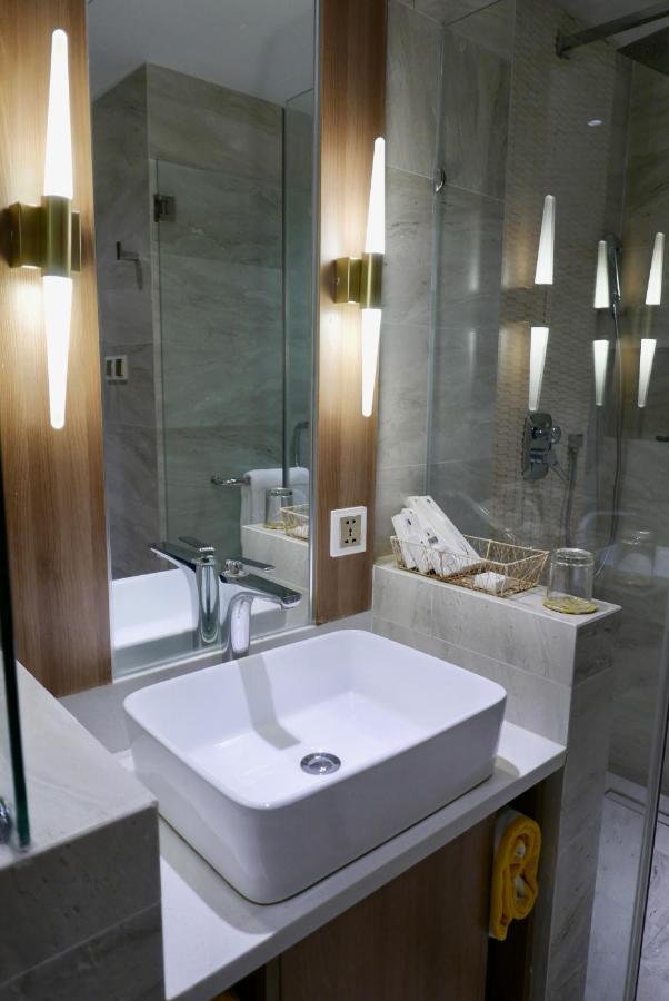 Acuatico Beach Resort & Hotel Inc. 산 후안 외부 사진