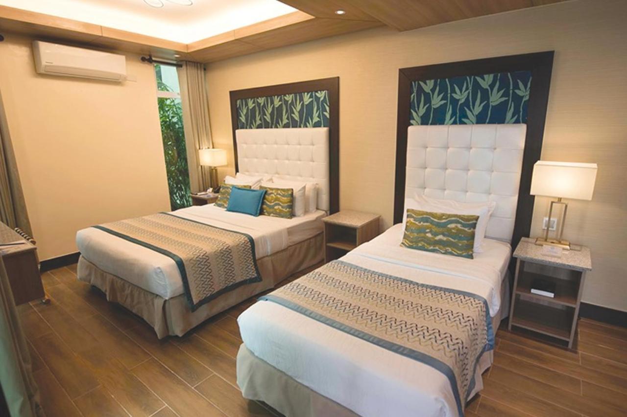 Acuatico Beach Resort & Hotel Inc. 산 후안 외부 사진