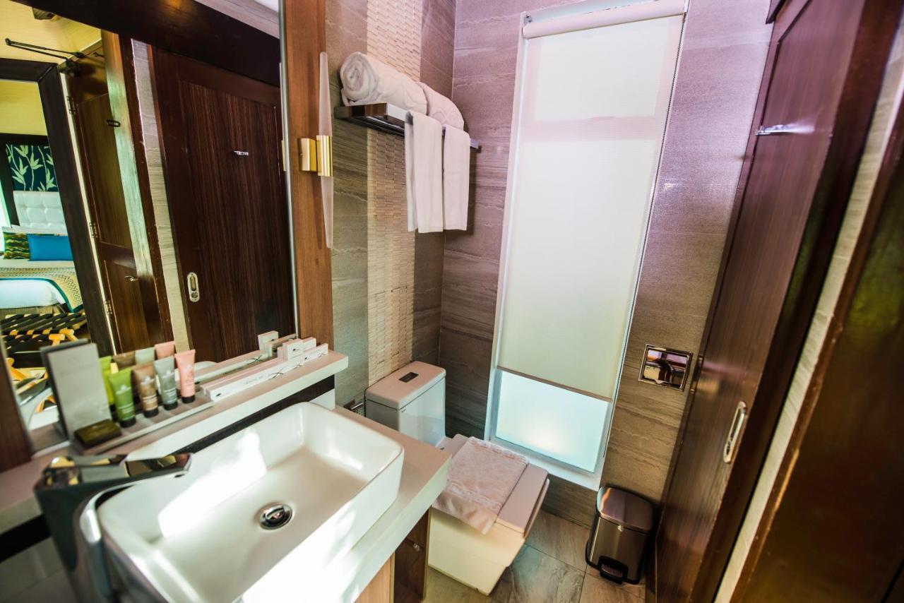 Acuatico Beach Resort & Hotel Inc. 산 후안 외부 사진