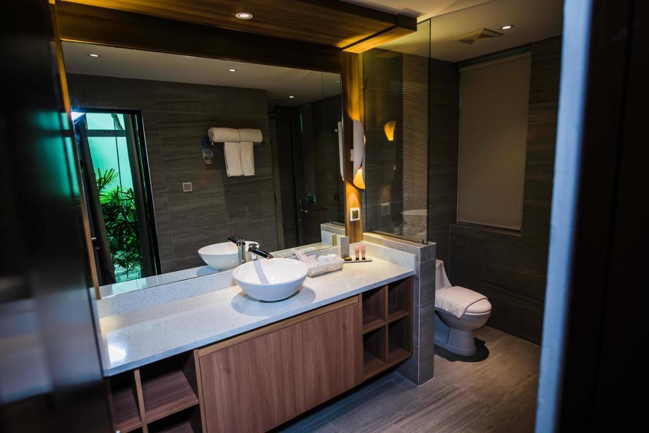 Acuatico Beach Resort & Hotel Inc. 산 후안 외부 사진